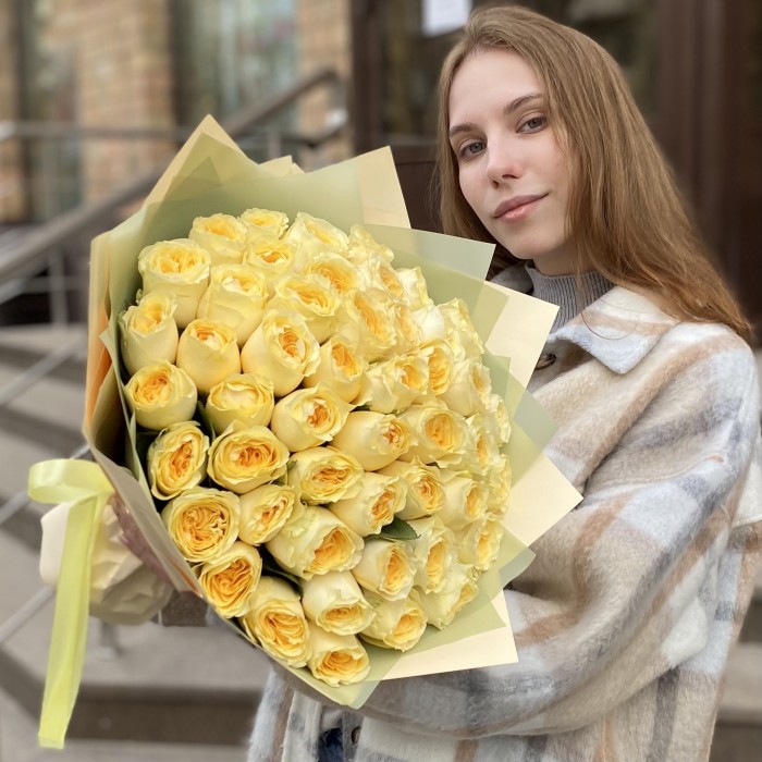 51 пионовидная лимонная роза Баттеркап 40 см